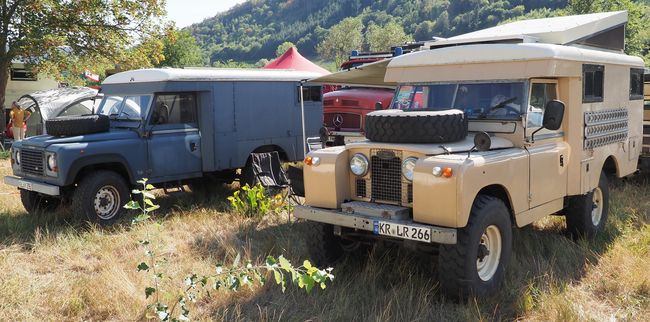 2 Land Rover Defenders